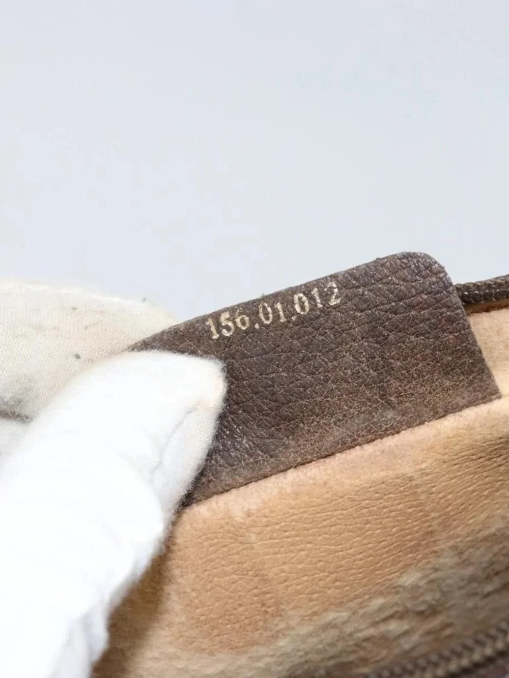Gucci brand	gucci color	beige